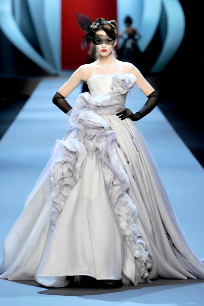 Look 32